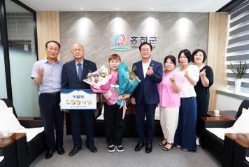 김미선 봉사자, 강원특별자치도자원봉사센터 ‘이달의 으뜸 봉사상’ 수상 (7월 9일) 사진