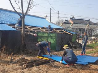 '남면지역사회보장협의체 & 모자 쓴 독수리 5형제' 주거환경 개선 사진