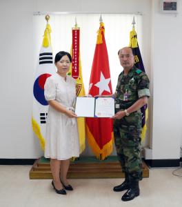 홍천군정신보건센터, 제3기갑여단으로부터 감사장 수여 사진