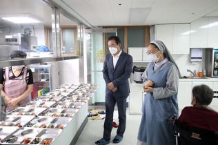 신영재 홍천군수, 추석 명절 앞두고 사회복지시설 위문 (9월 27일)