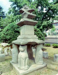 보물 제540호 홍천 괘석리 사사자삼층석탑 사진