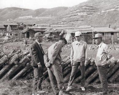 1970년 경천부락 순시 사진