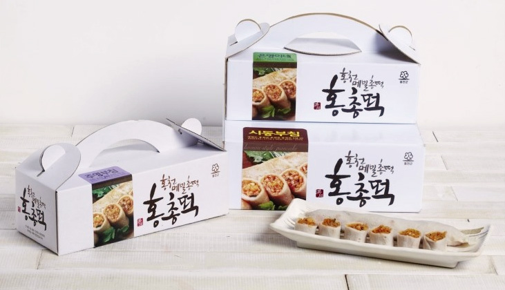 Hongcheon Buckwheat Chongtteok / Hongchongtteok(assorted vegetables wrapped in a buckwheat pancake)