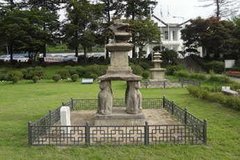 洪川 掛石里 四獅子三層石塔