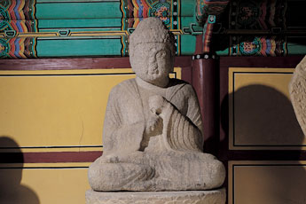 Seated Stone Vairocana Buddha in Mulgeol-ri, Hongcheon-gun